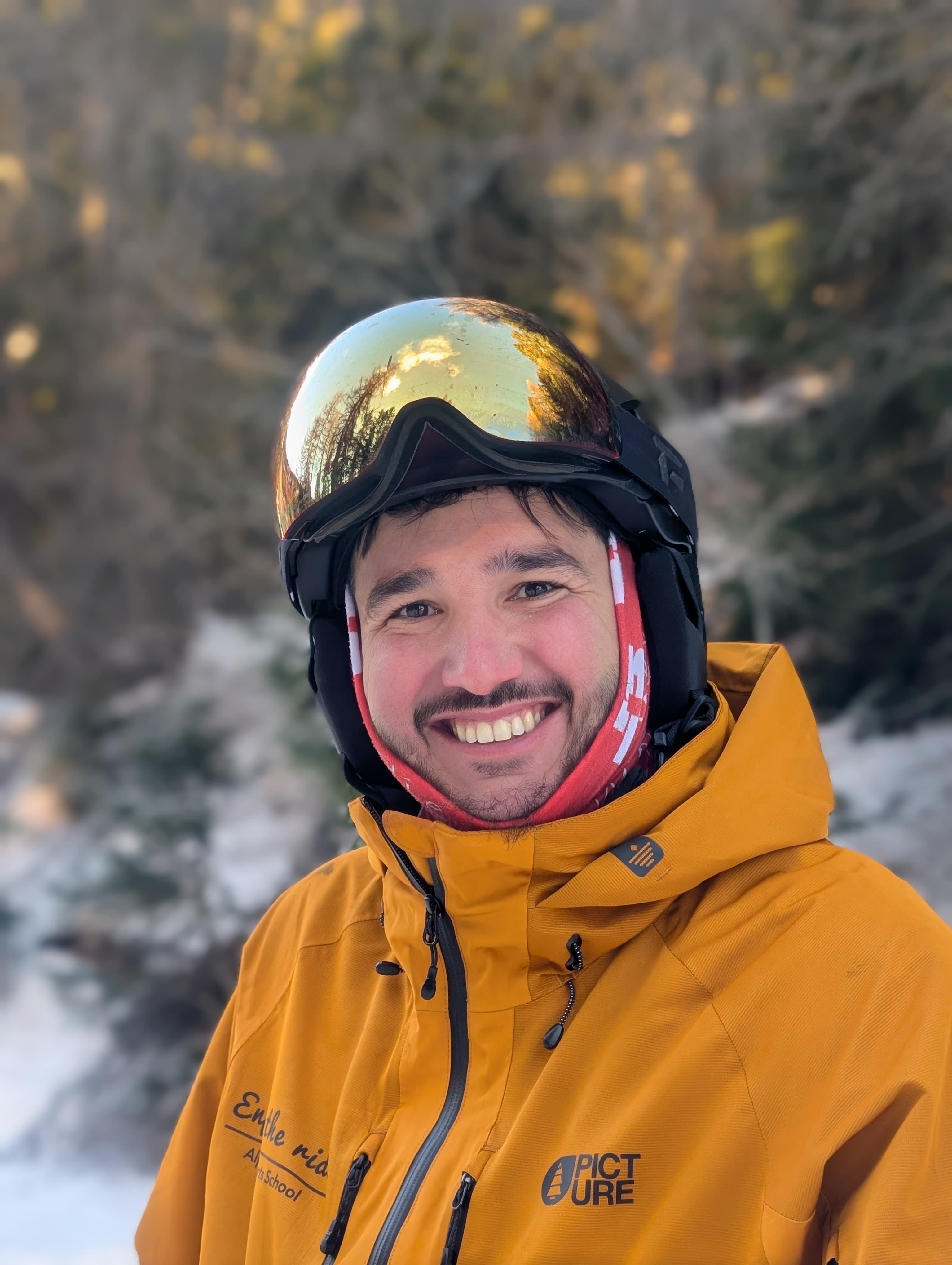 Jules Steulet, ski and snowboard instructor at Enjoy the ride ski and snwoboard school Crans-Montana