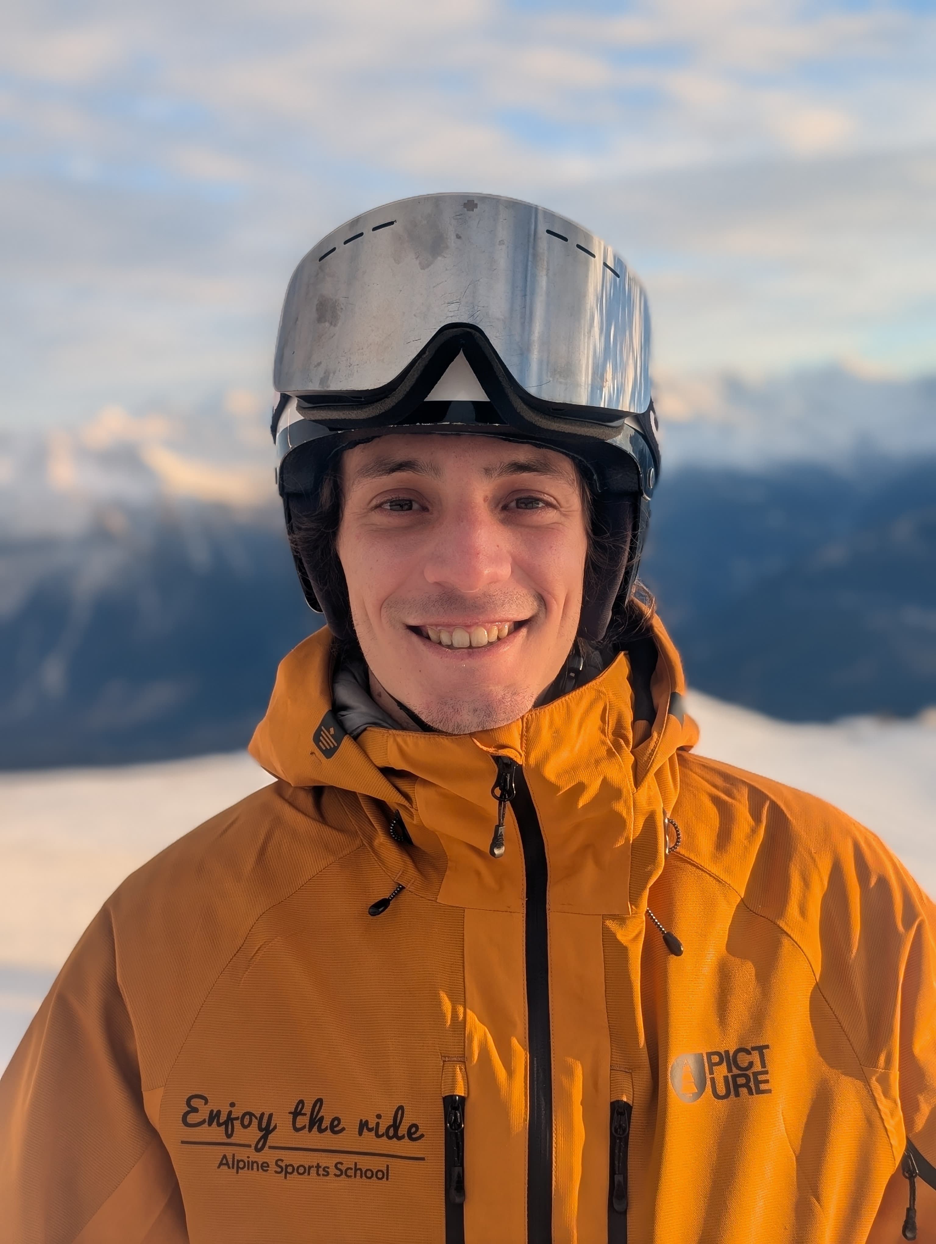 Xavi Olivella, ski instructor at Enjoy the ride ski and snowboard school Crans-Montana