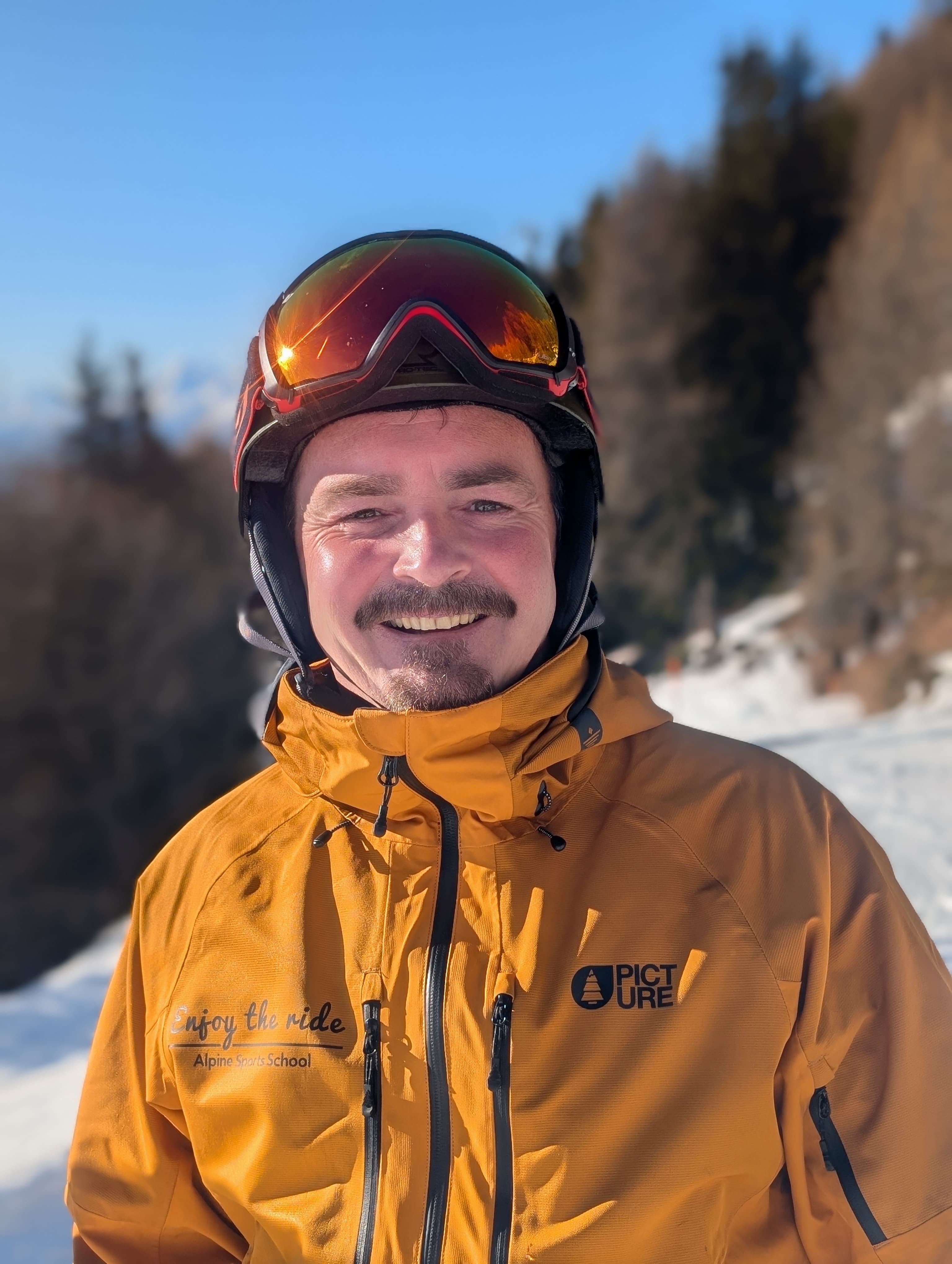Julien Scheibli, snowboard instructor at Enjoy the ride ski and snowboard school Crans-Montana